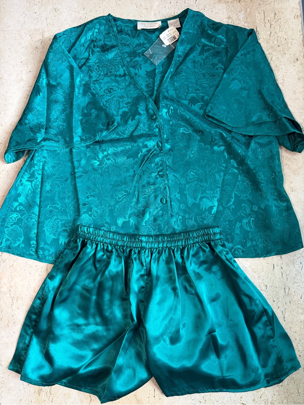 Victoria’s Secret Vintage 1980’s Gold Label NWT Satin 4 Pc PJ Set Robe Small